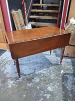 PEMBROKE TABLE