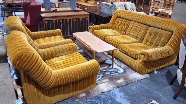 LOUNGE SUITE