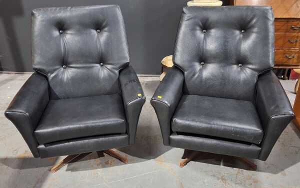 PAIR OF ARM CHAIRS