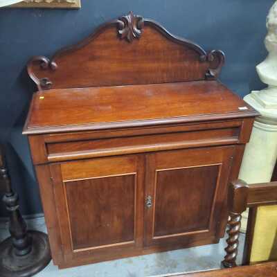 Chiffonier