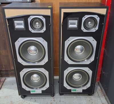 SANSUI FLOOR SPEAKERS