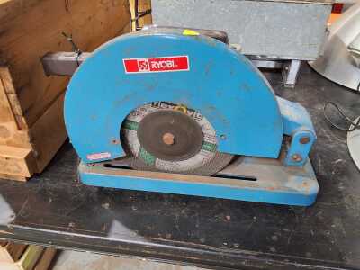 VINTAGE CUTTING SAW