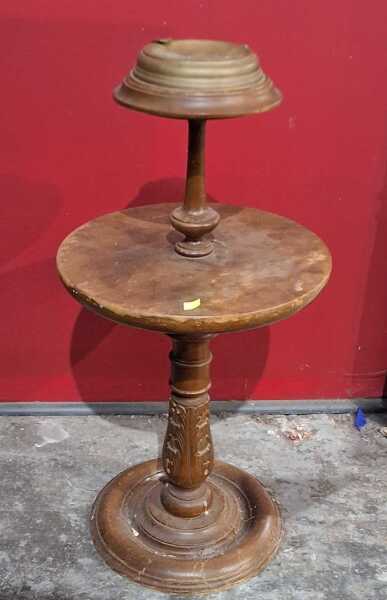 SMOKERS STAND