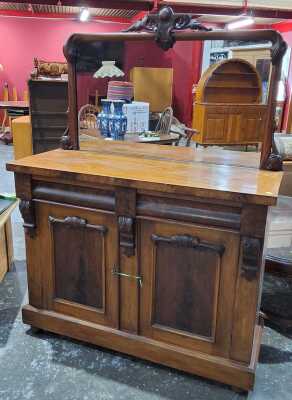 Chiffonier