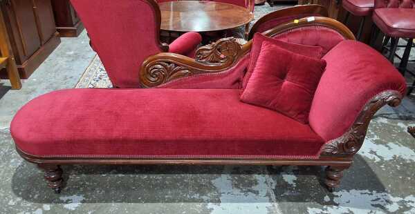 CHAISE LOUNGE