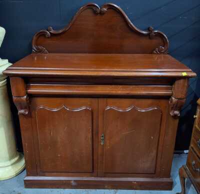 Chiffonier