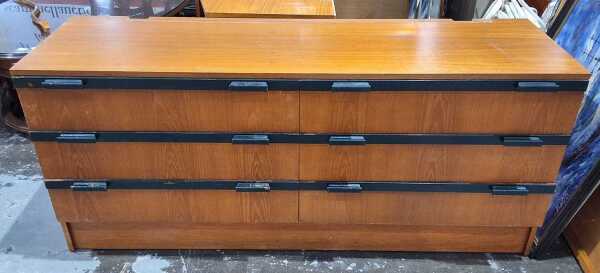 CHEST OF DRAWERS