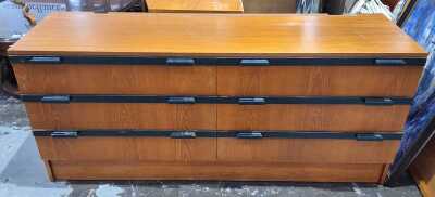 97 · CHEST OF DRAWERS