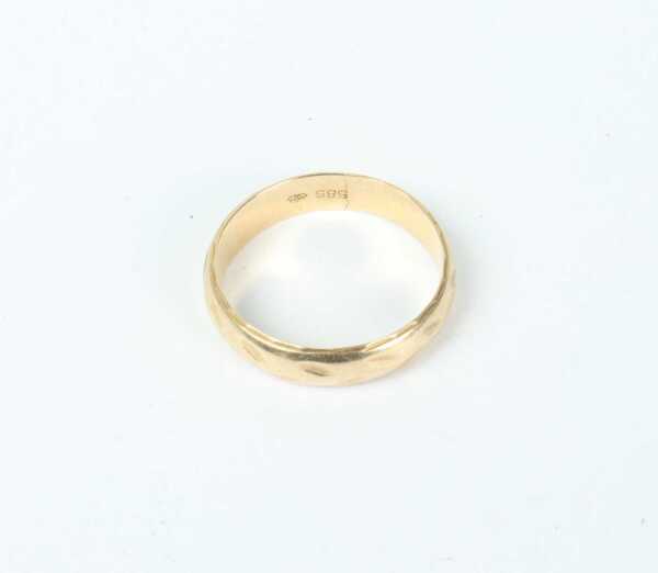 GOLD RING