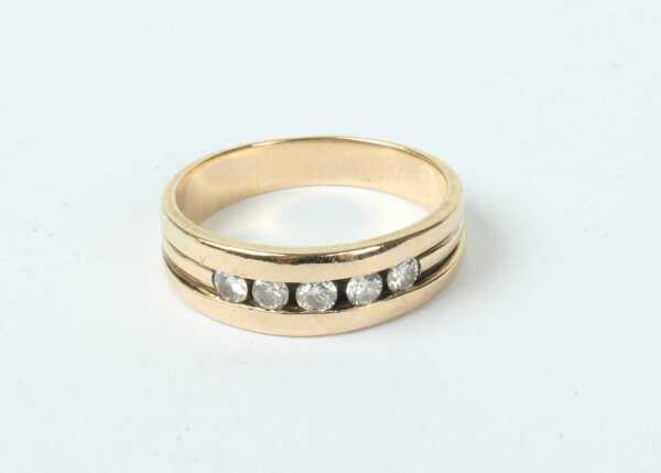 DIAMOND RING