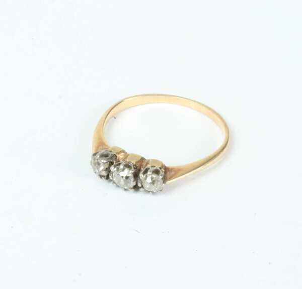 DIAMOND RING