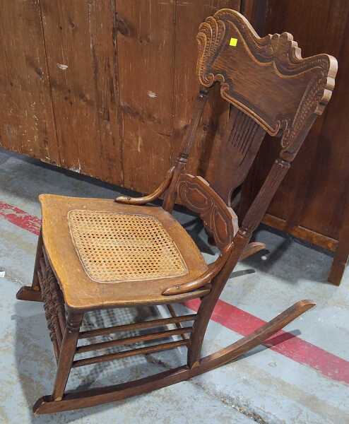 ROCKING CHAIR