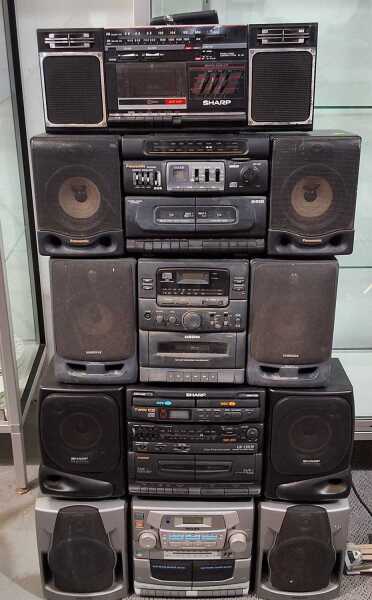 PORTABLE STEREO LOT