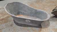 BATH TUB