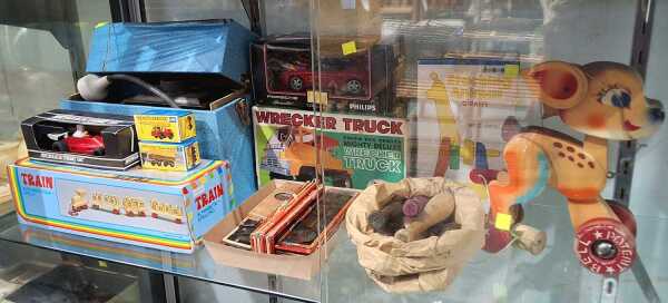 TOYS