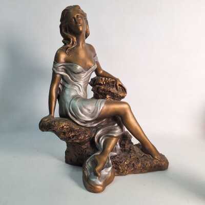 1097 · PLASTER FIGURE