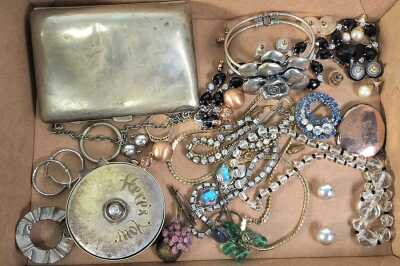 1076 · JEWELLERY