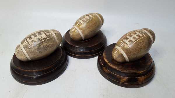 DESK ORNAMENTS