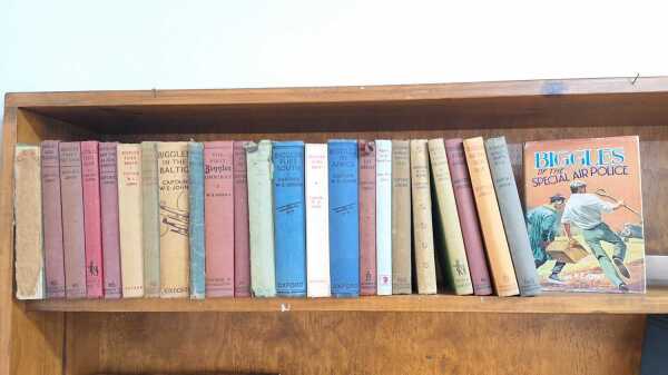 BIGGLES BOOKS