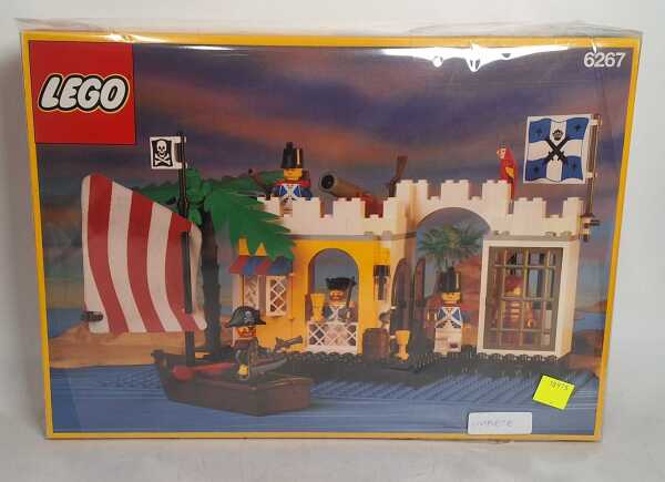 LAGOON LOCKUP LEGO