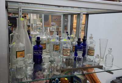 1507 · APTHECARY BOTTLES