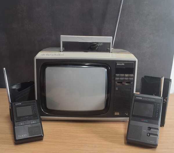 PORTABLE TVs