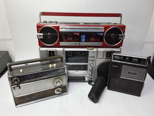 BOOM BOXES