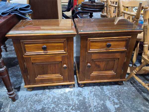 BEDSIDE CABINETS