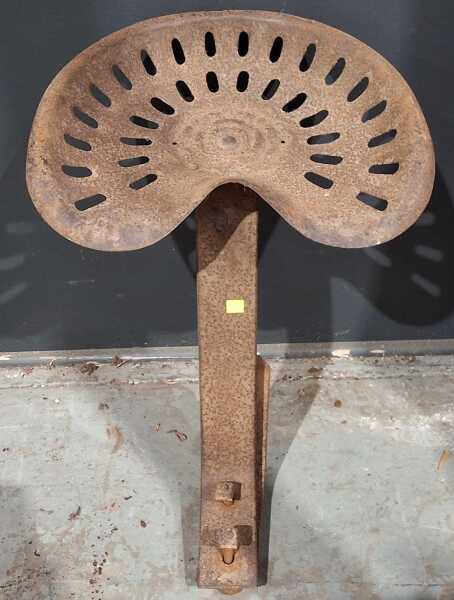 TRACTOR SEAT