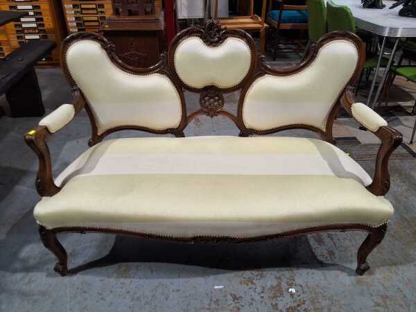 FRENCH STYLE SETTEE