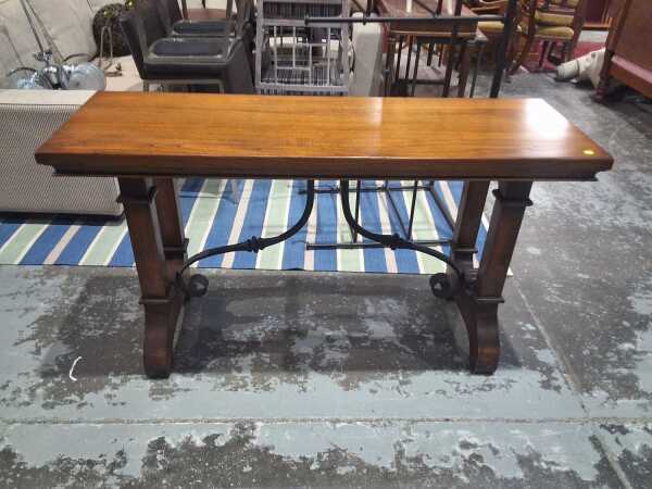 CONSOLE TABLE
