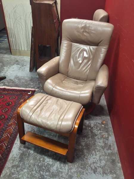 RECLINER AND STOOL