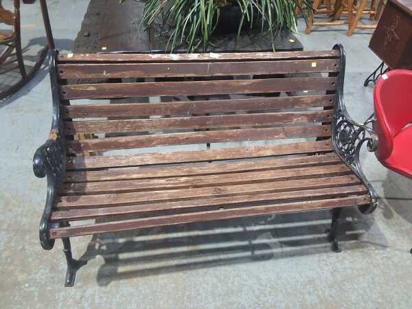 GARDEN BENCH