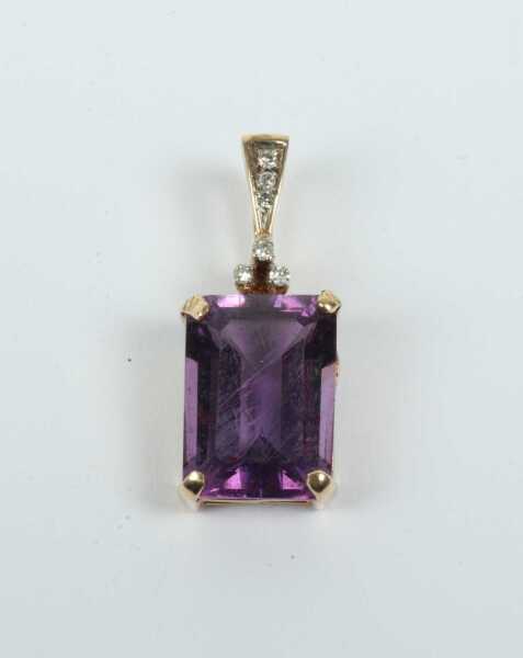 GOLD PENDANT