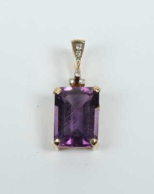 1005 · GOLD PENDANT
