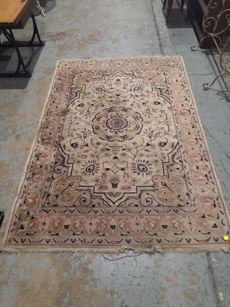 FLOOR RUG