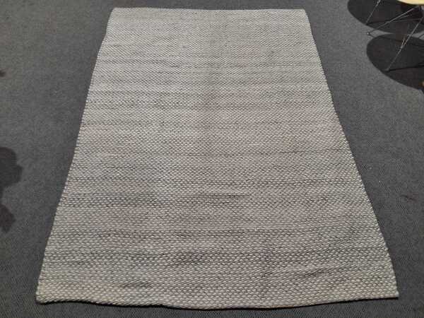 FLOOR RUG