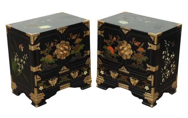 PAIR OF BEDSIDE CABINETS