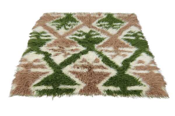 SHAG PILE RUG
