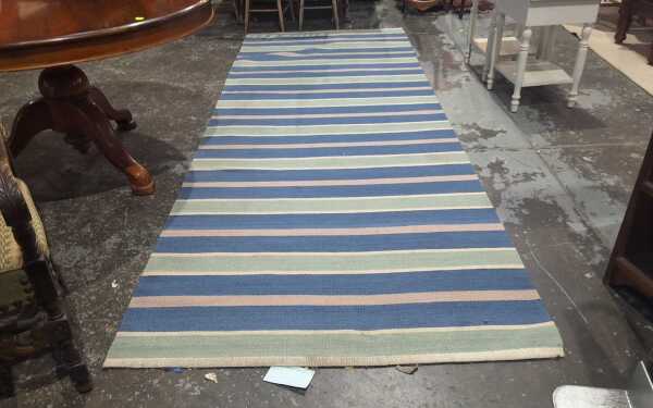FLOOR RUG