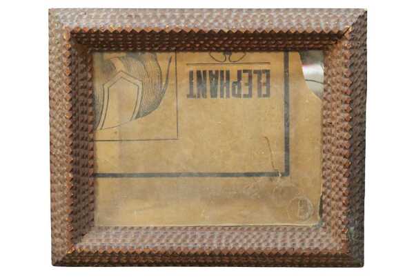 TRAMP ART FRAME
