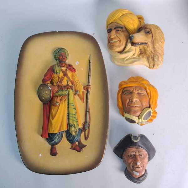 WALL PLAQUES
