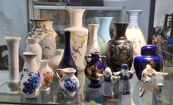 PRETTY VASES