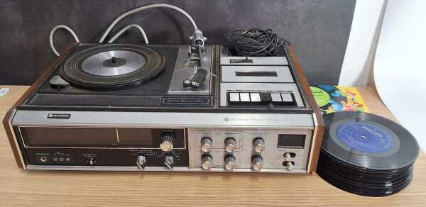 RECORD PLAYER