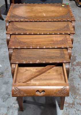 171 · NESTING TABLES