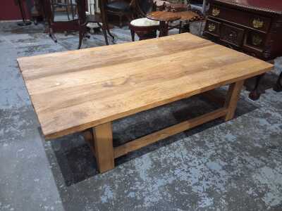 147 · COFFEE TABLE