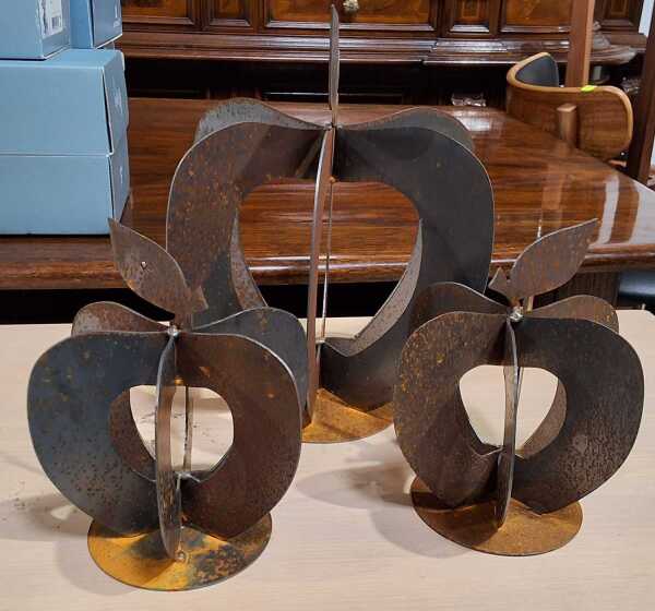 APPLE SCULTPURES
