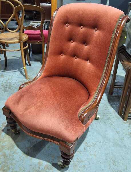 SLIPPER CHAIR