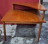 CORNER TABLE