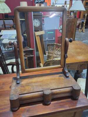 Vaniy Mirror